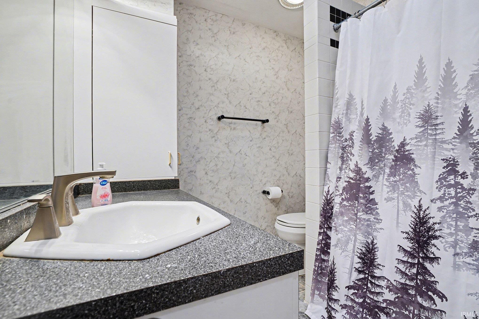 2412 Kenilworth Drive