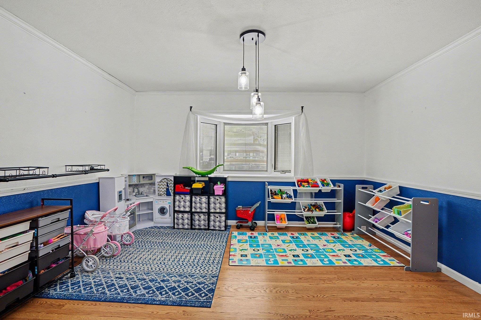 2412 Kenilworth Drive