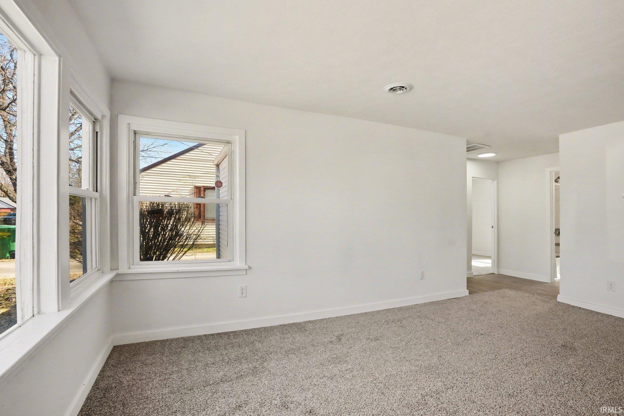 122 E Willow Drive