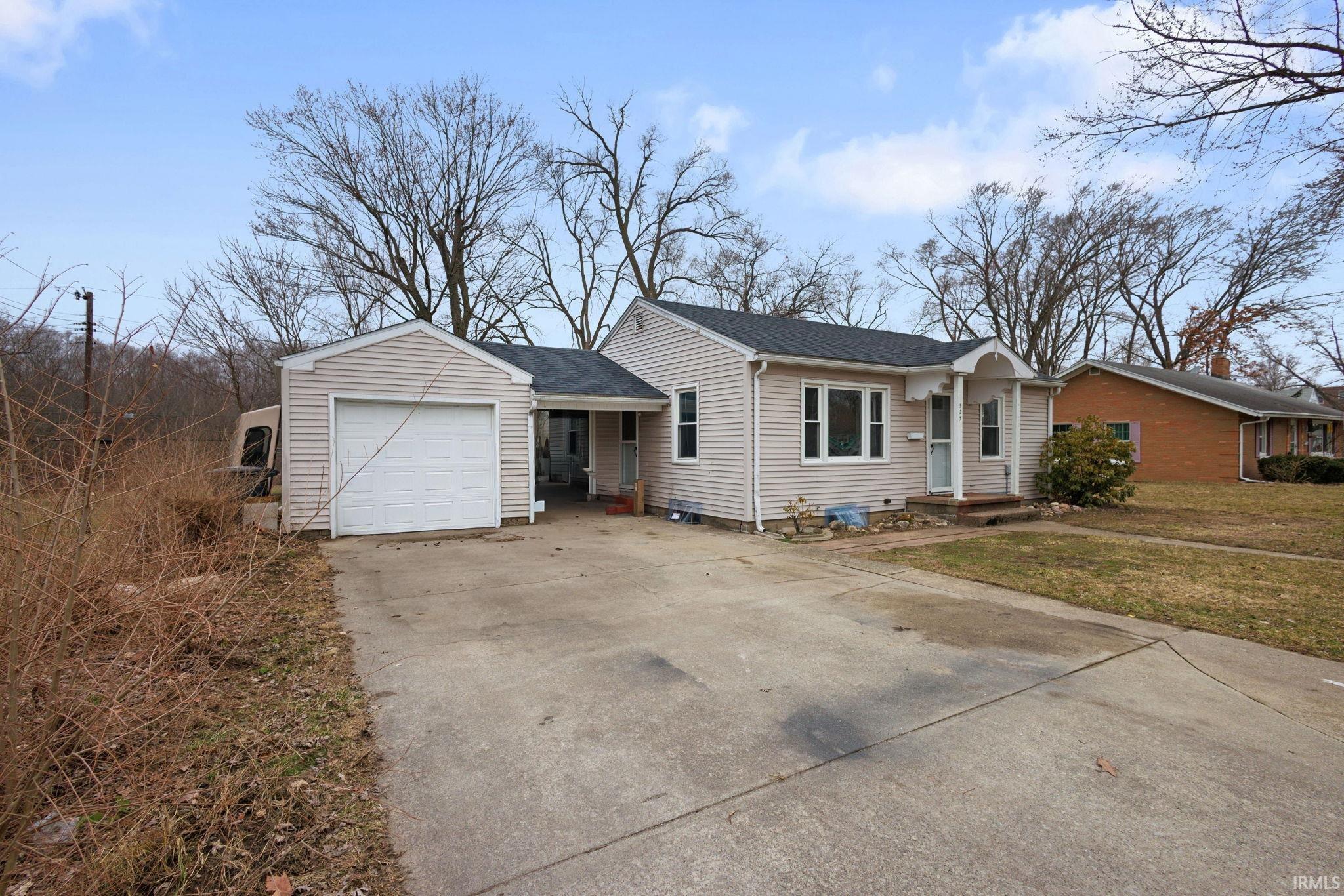923 Carolyn Avenue