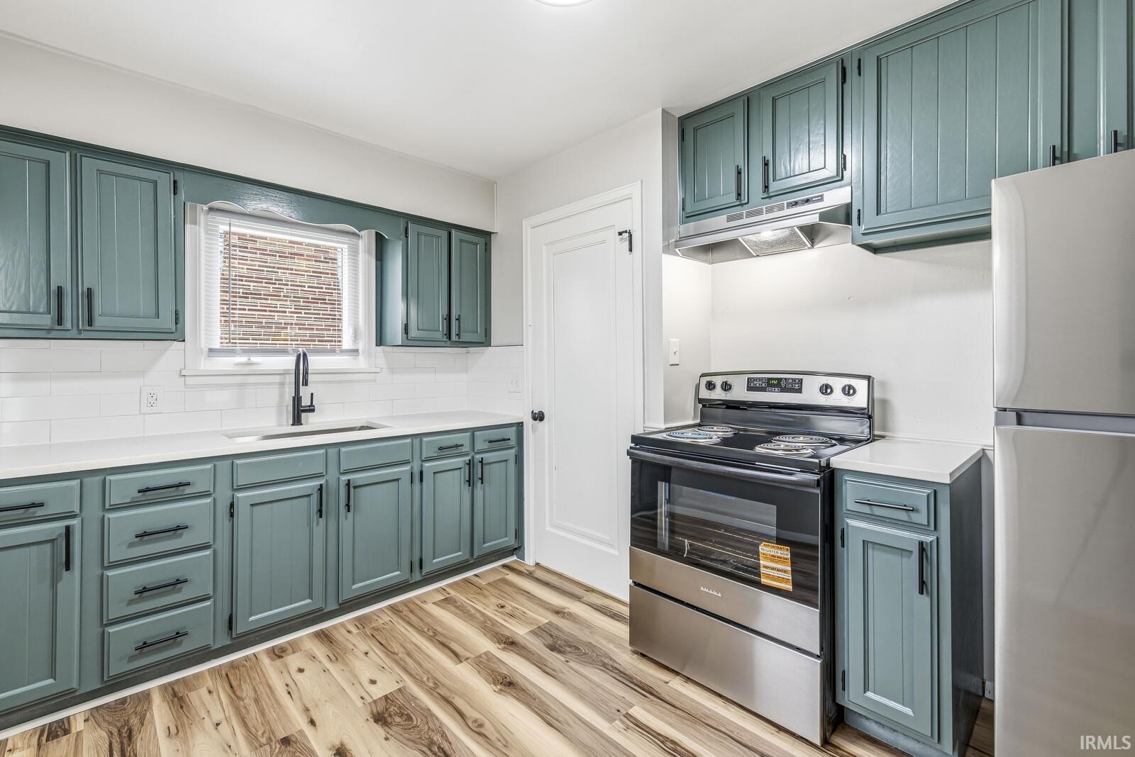 2022 Hollywood Place