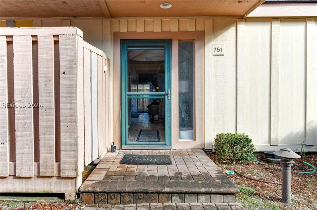 45 Queens Folly Road Unit: 751