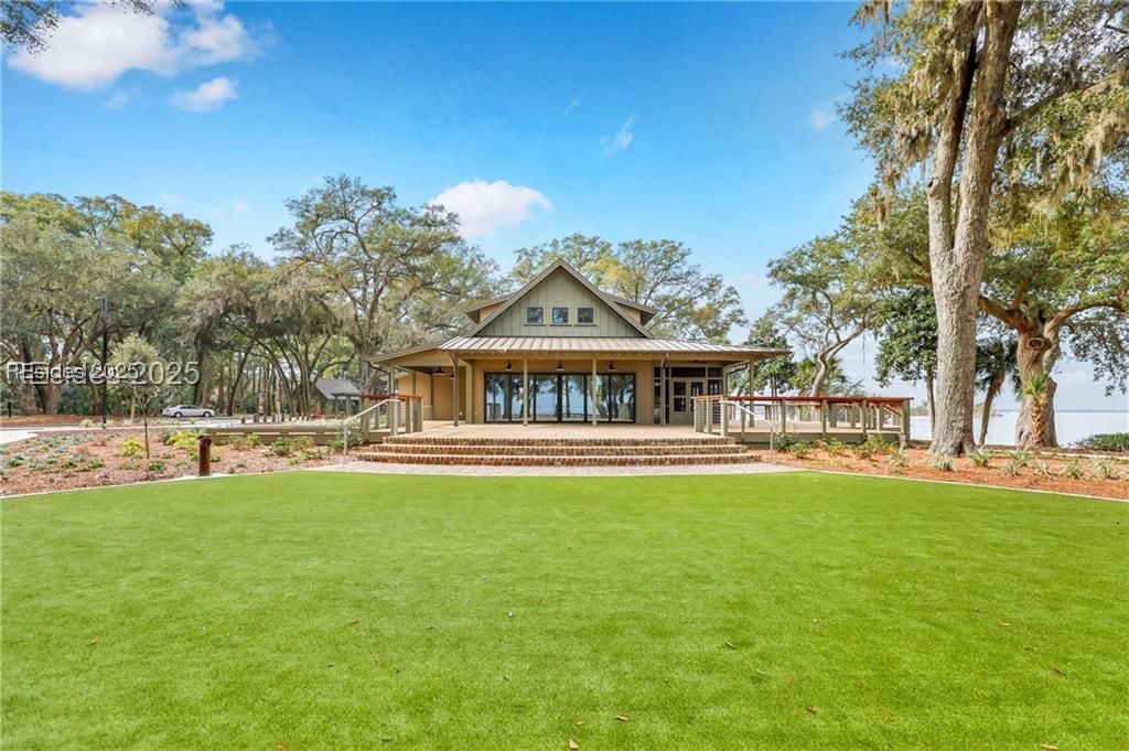 18 Palm View Drive