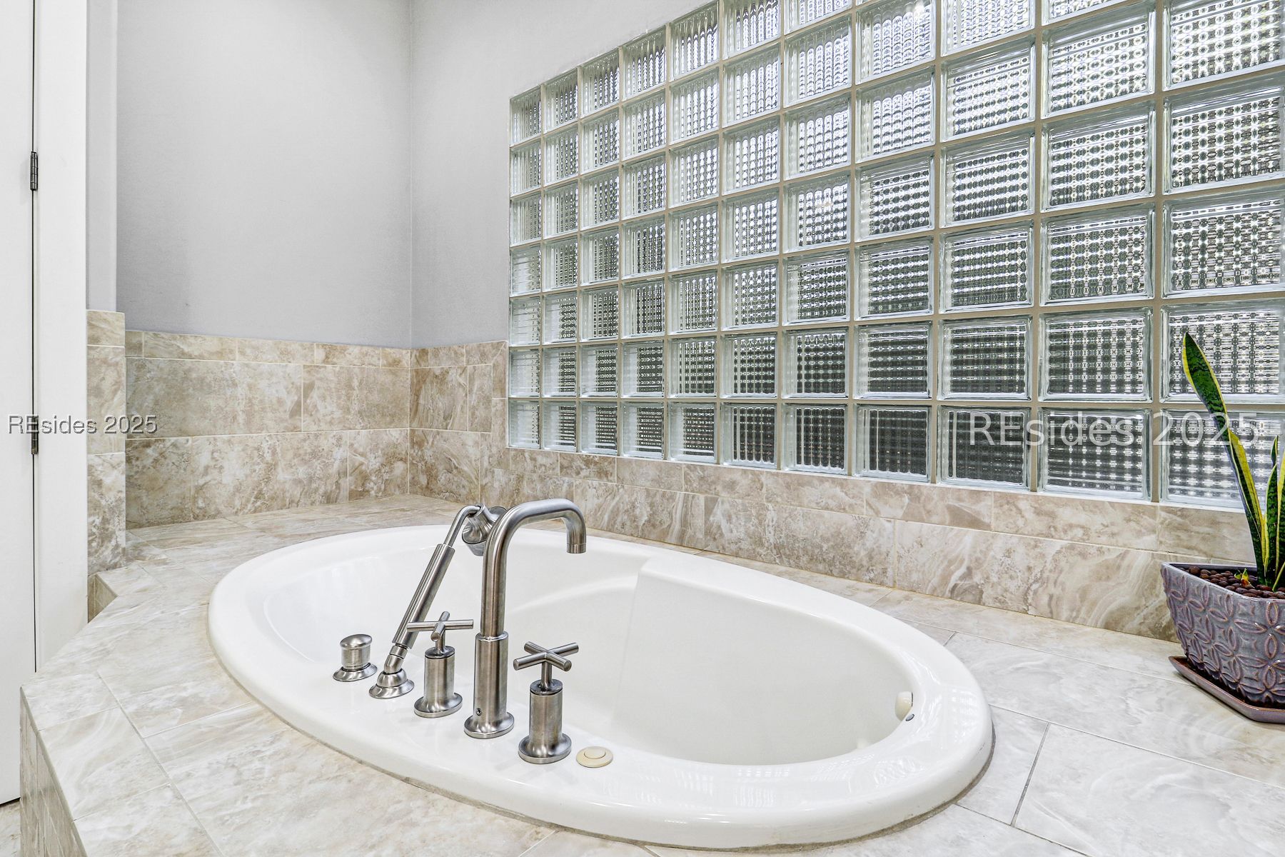 33 N Port Royal Drive