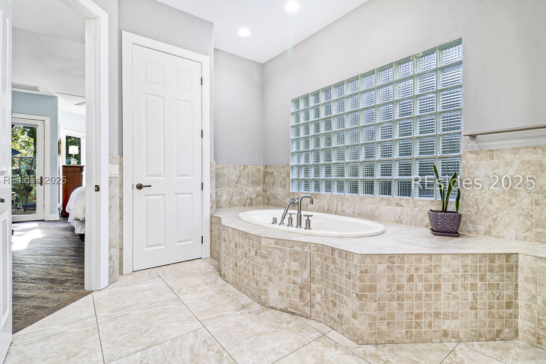 33 N Port Royal Drive