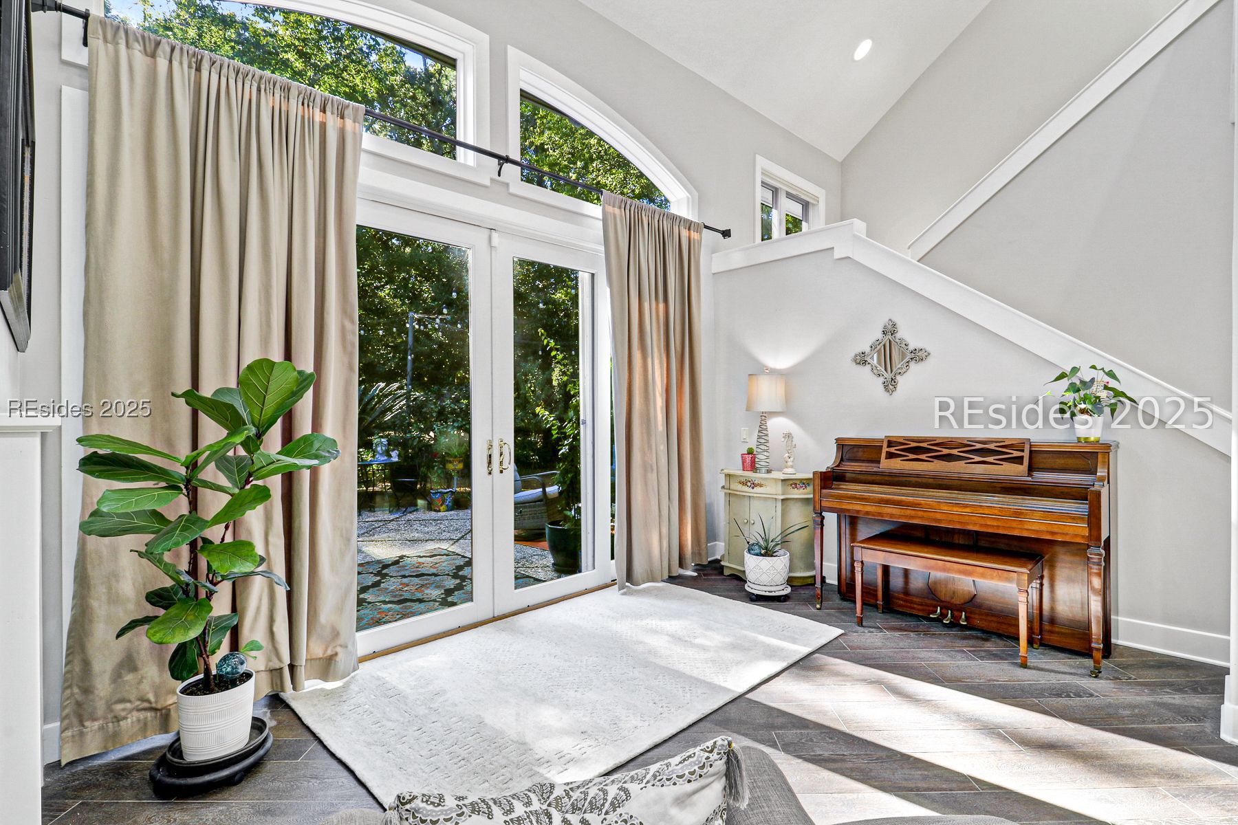 33 N Port Royal Drive