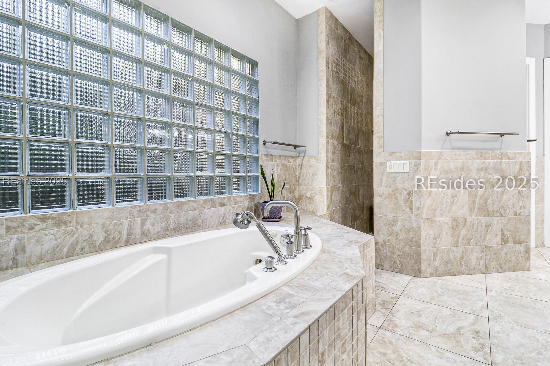 33 N Port Royal Drive