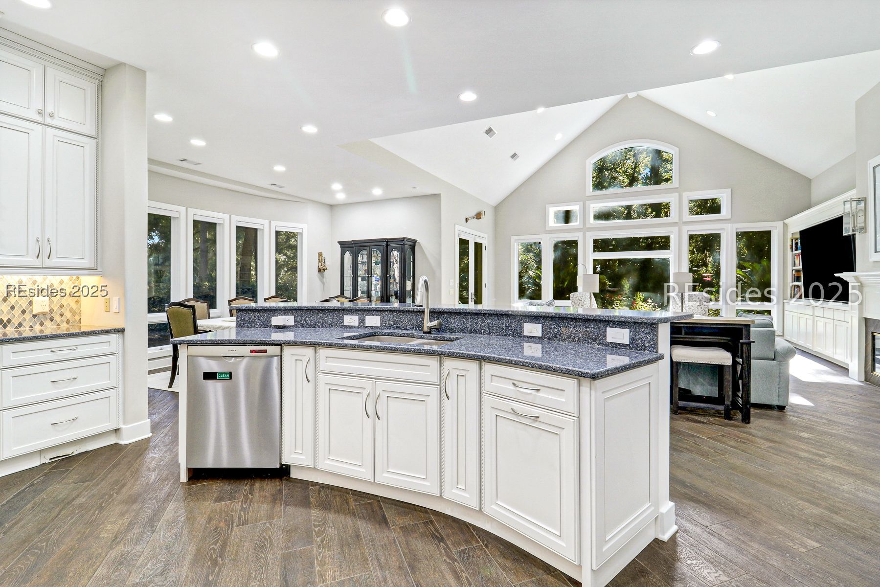 33 N Port Royal Drive