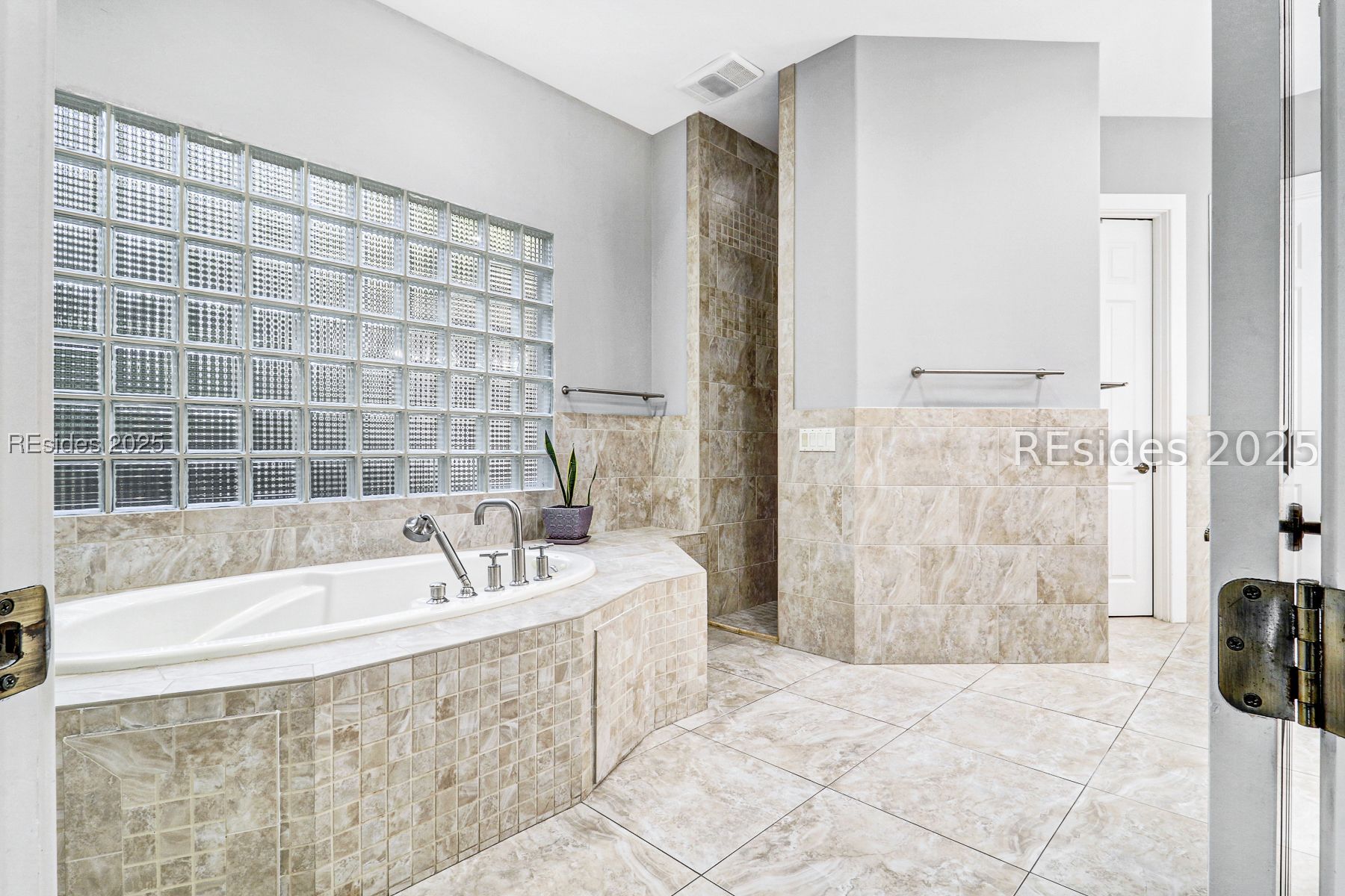 33 N Port Royal Drive