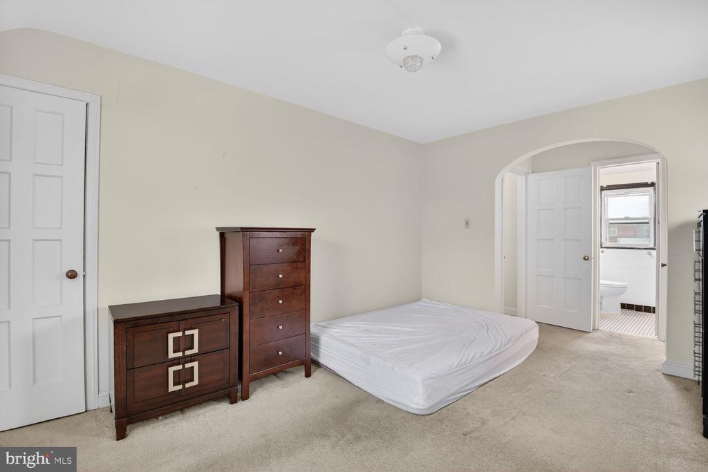 4716 QUEENS CHAPEL TERRACE NE