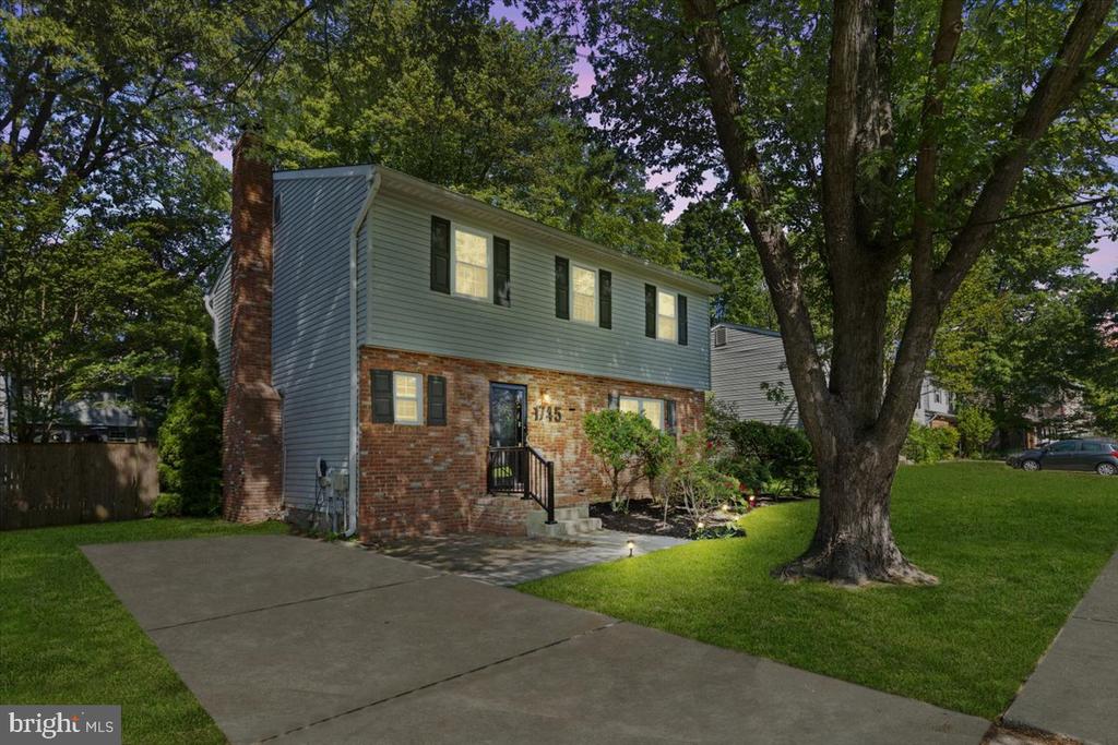 1745 Remington Dr