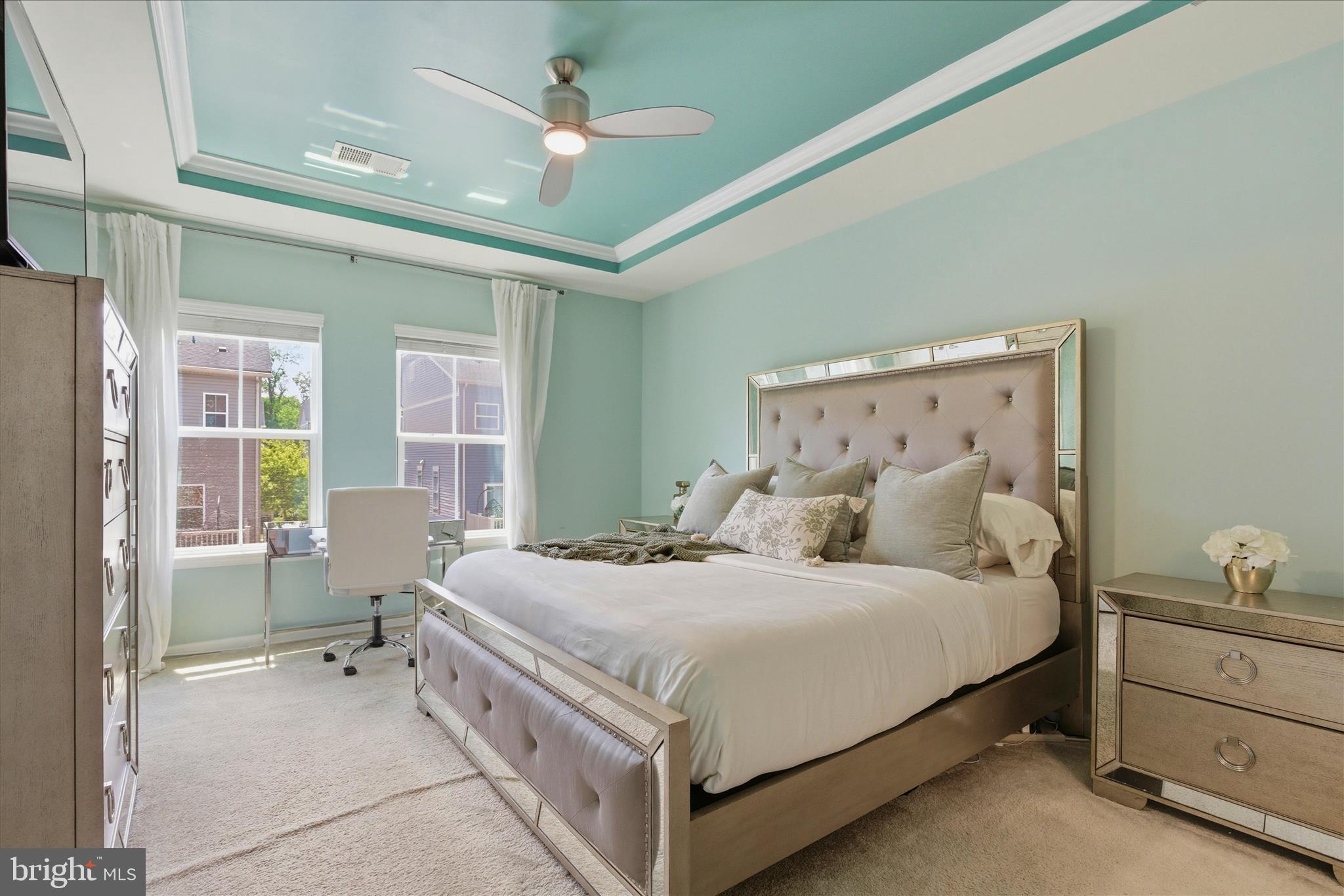 621 RAVENWOOD DRIVE