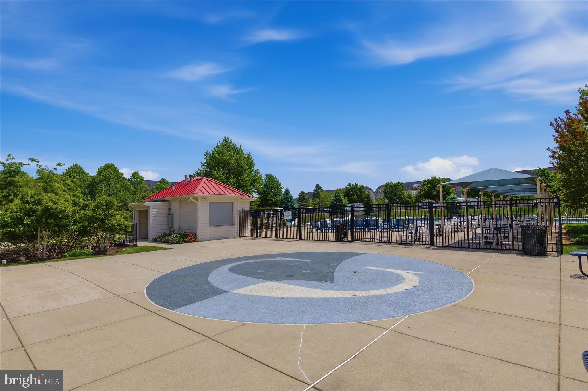 621 RAVENWOOD DRIVE