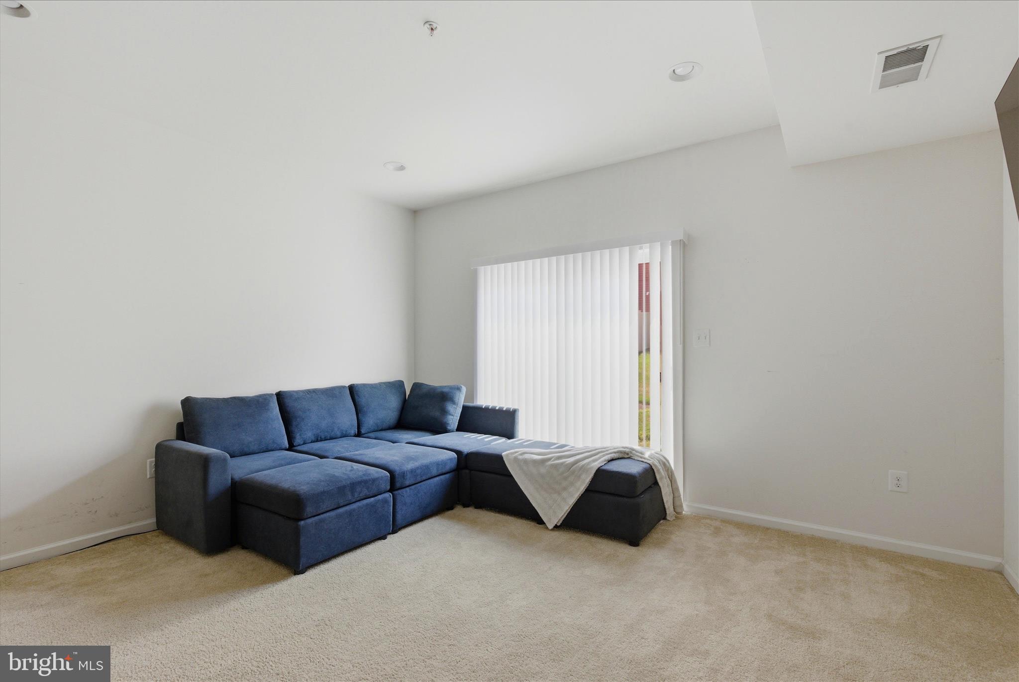 621 RAVENWOOD DRIVE