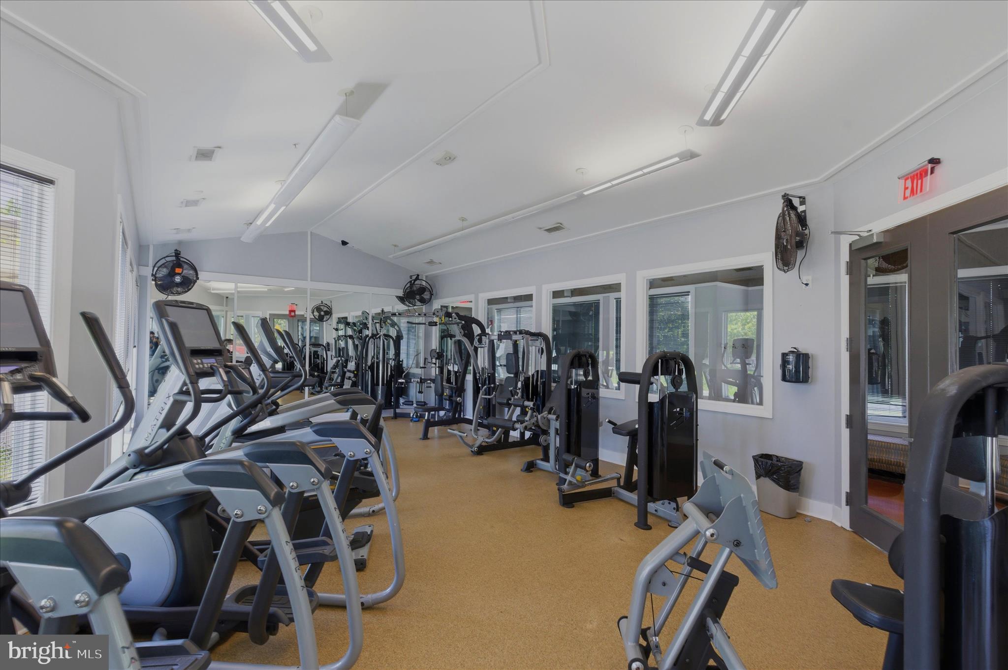 621 RAVENWOOD DRIVE