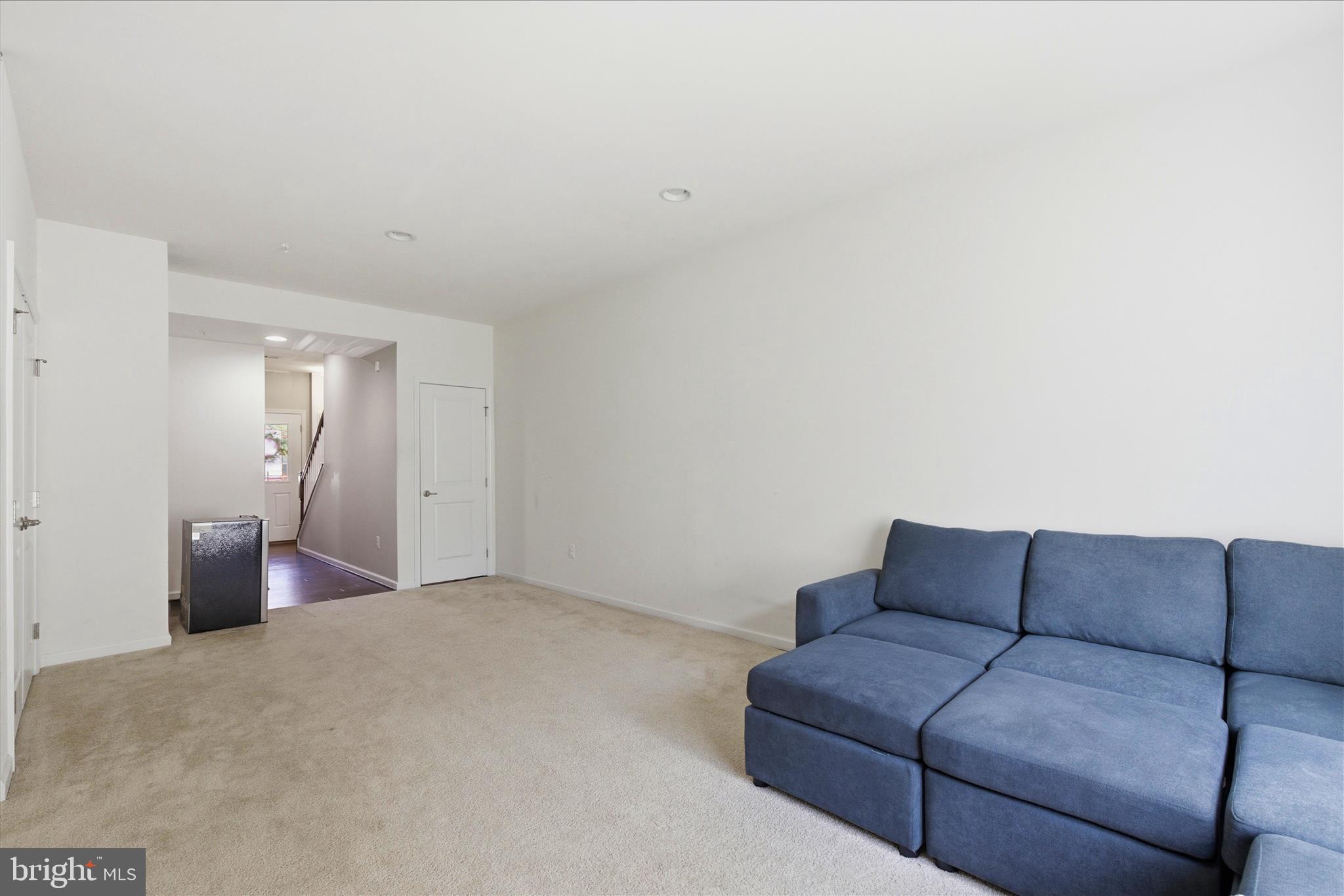 621 RAVENWOOD DRIVE