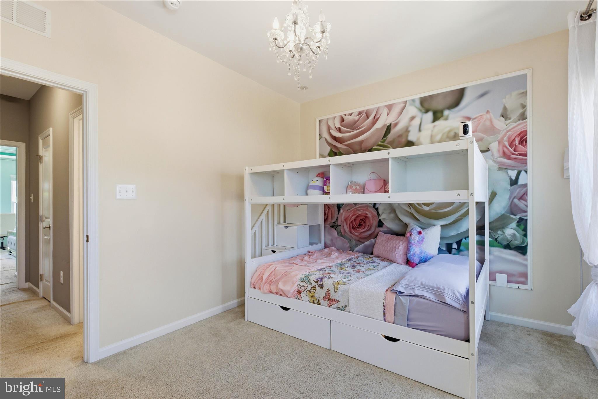 621 RAVENWOOD DRIVE