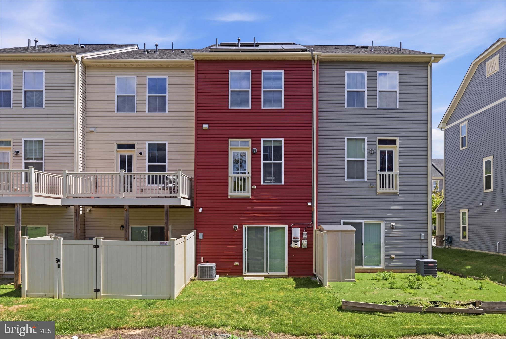 621 RAVENWOOD DRIVE