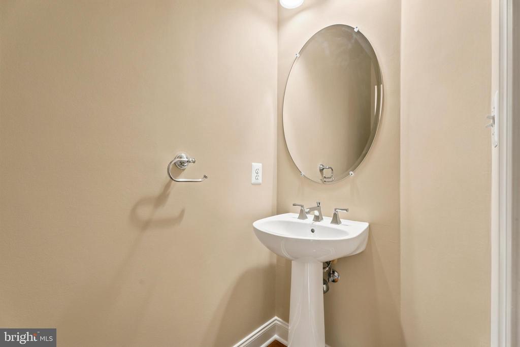 7717 CLAY BRIDGE COURT