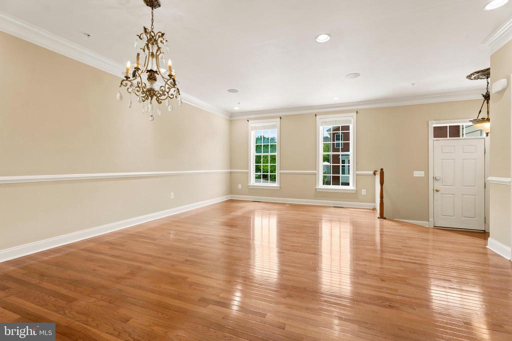 7717 CLAY BRIDGE COURT