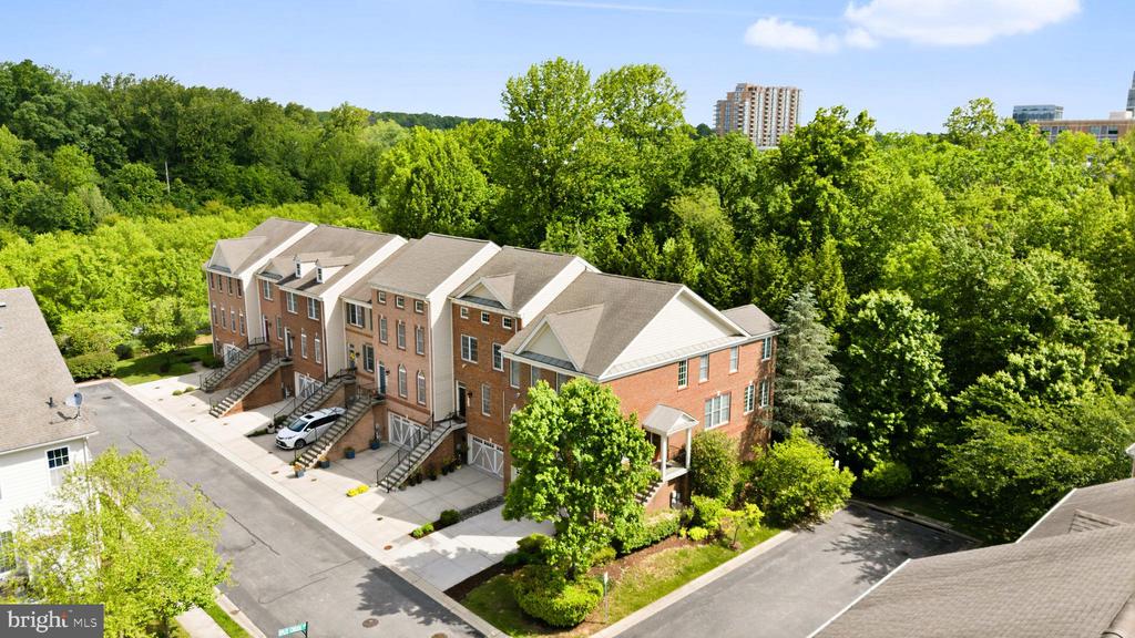 7717 CLAY BRIDGE COURT
