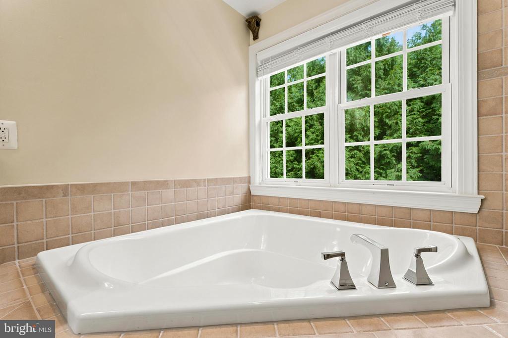 7717 CLAY BRIDGE COURT