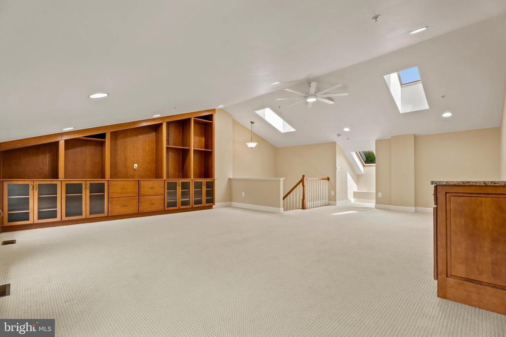 7717 CLAY BRIDGE COURT