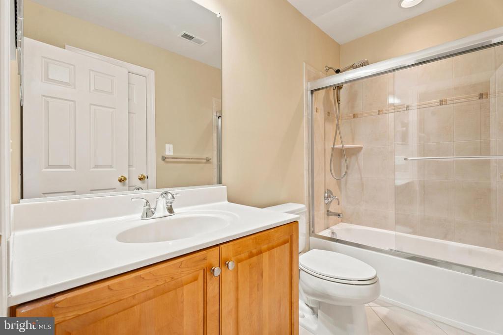 7717 CLAY BRIDGE COURT