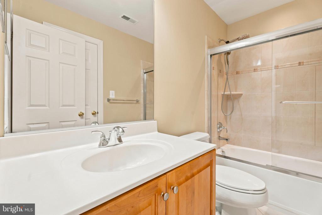 7717 CLAY BRIDGE COURT
