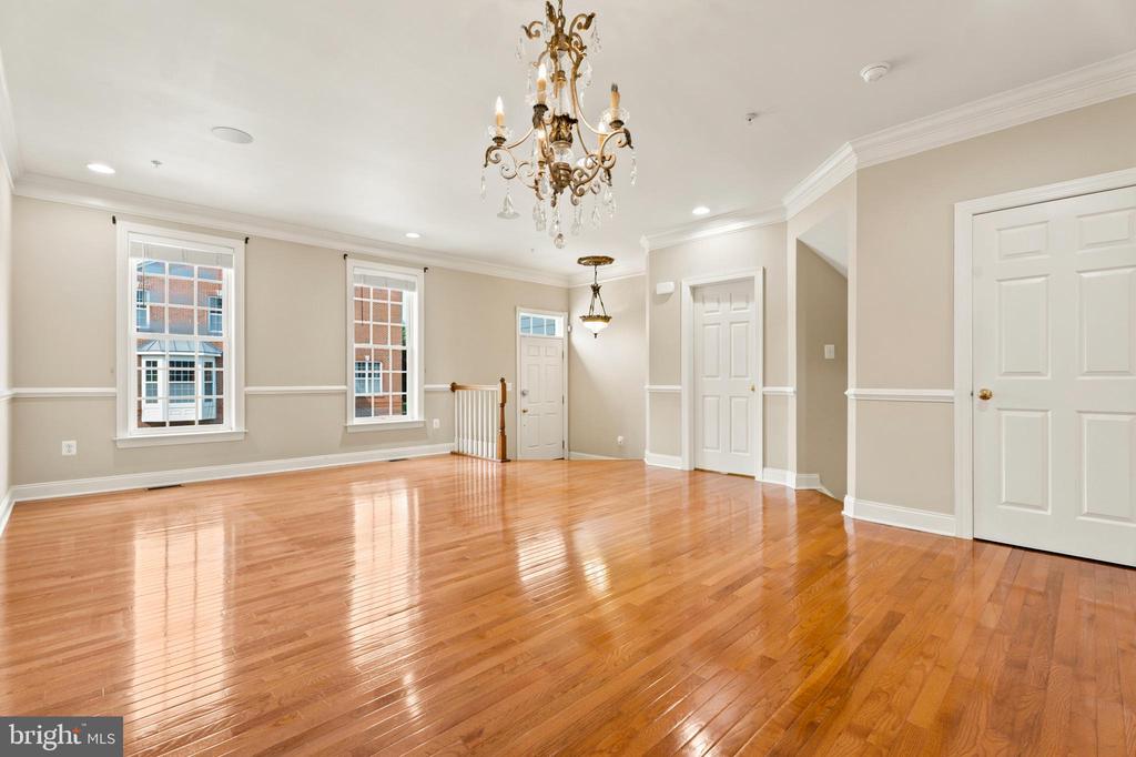 7717 CLAY BRIDGE COURT
