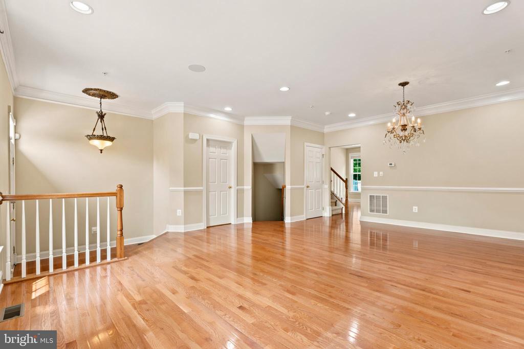 7717 CLAY BRIDGE COURT