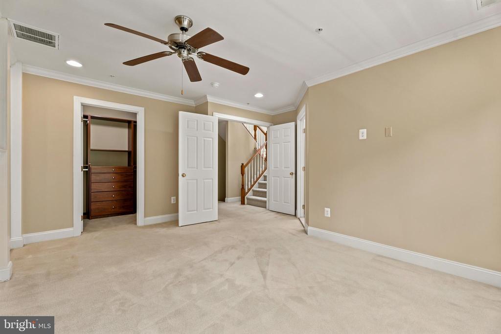 7717 CLAY BRIDGE COURT