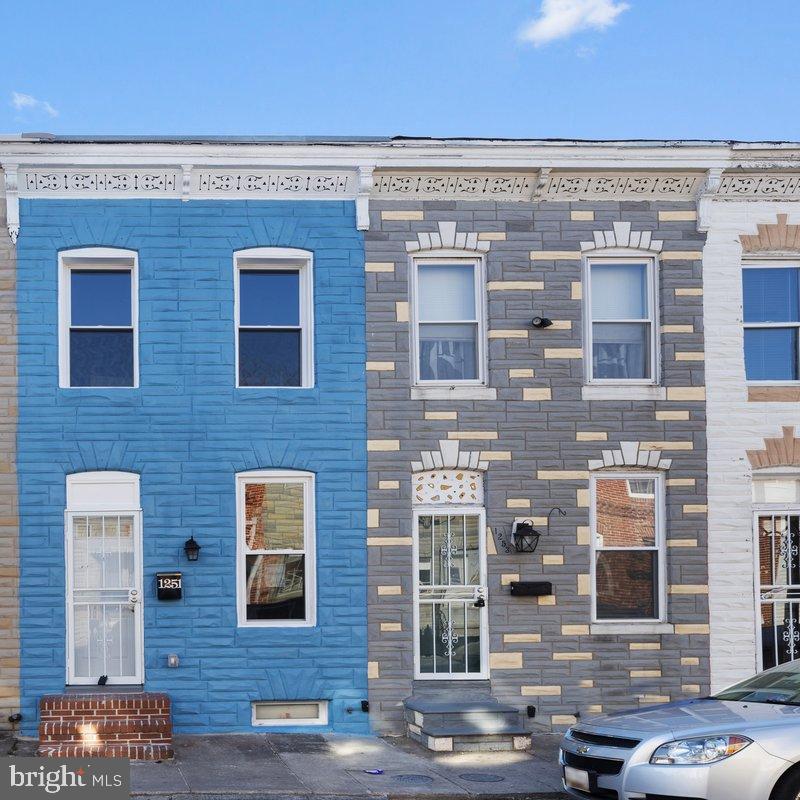 1251 Sargeant St