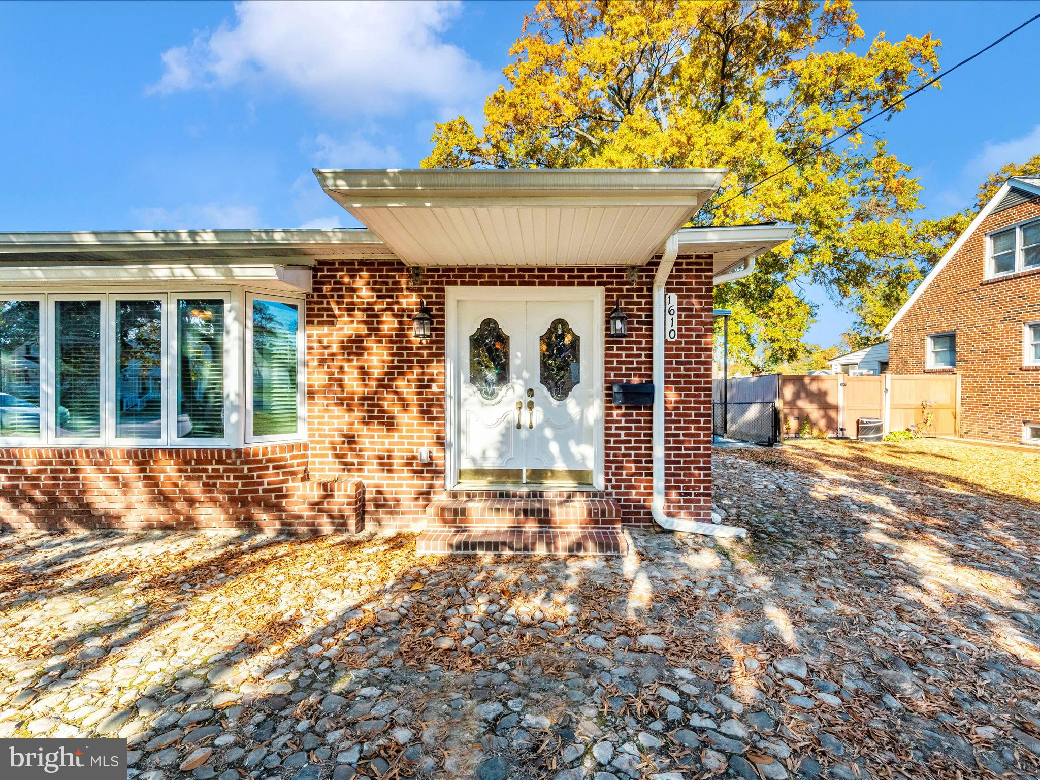 1610 Howard Ave