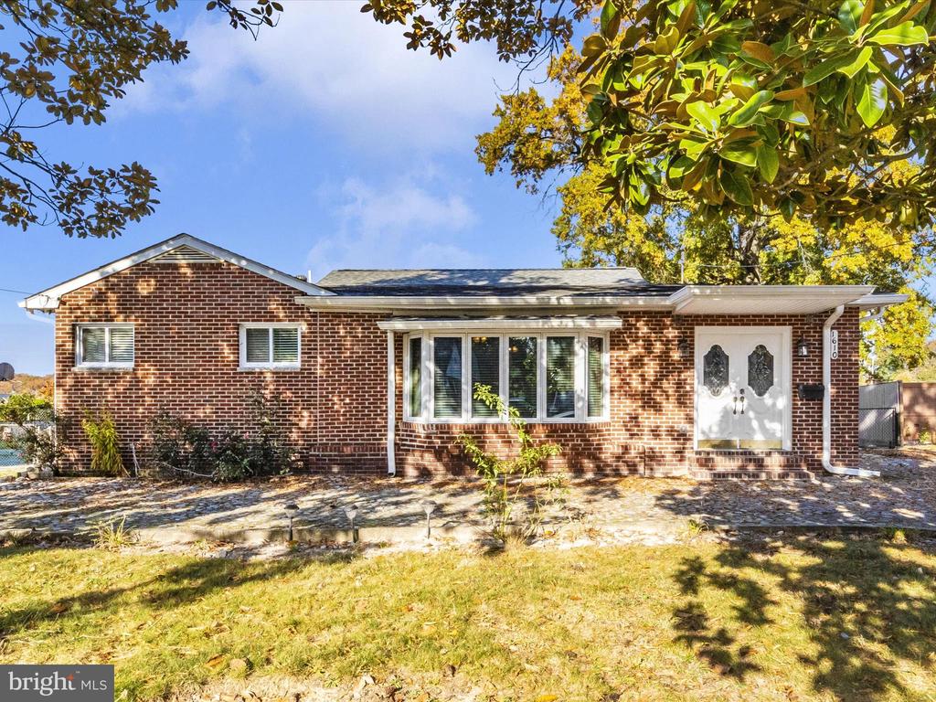 1610 Howard Ave