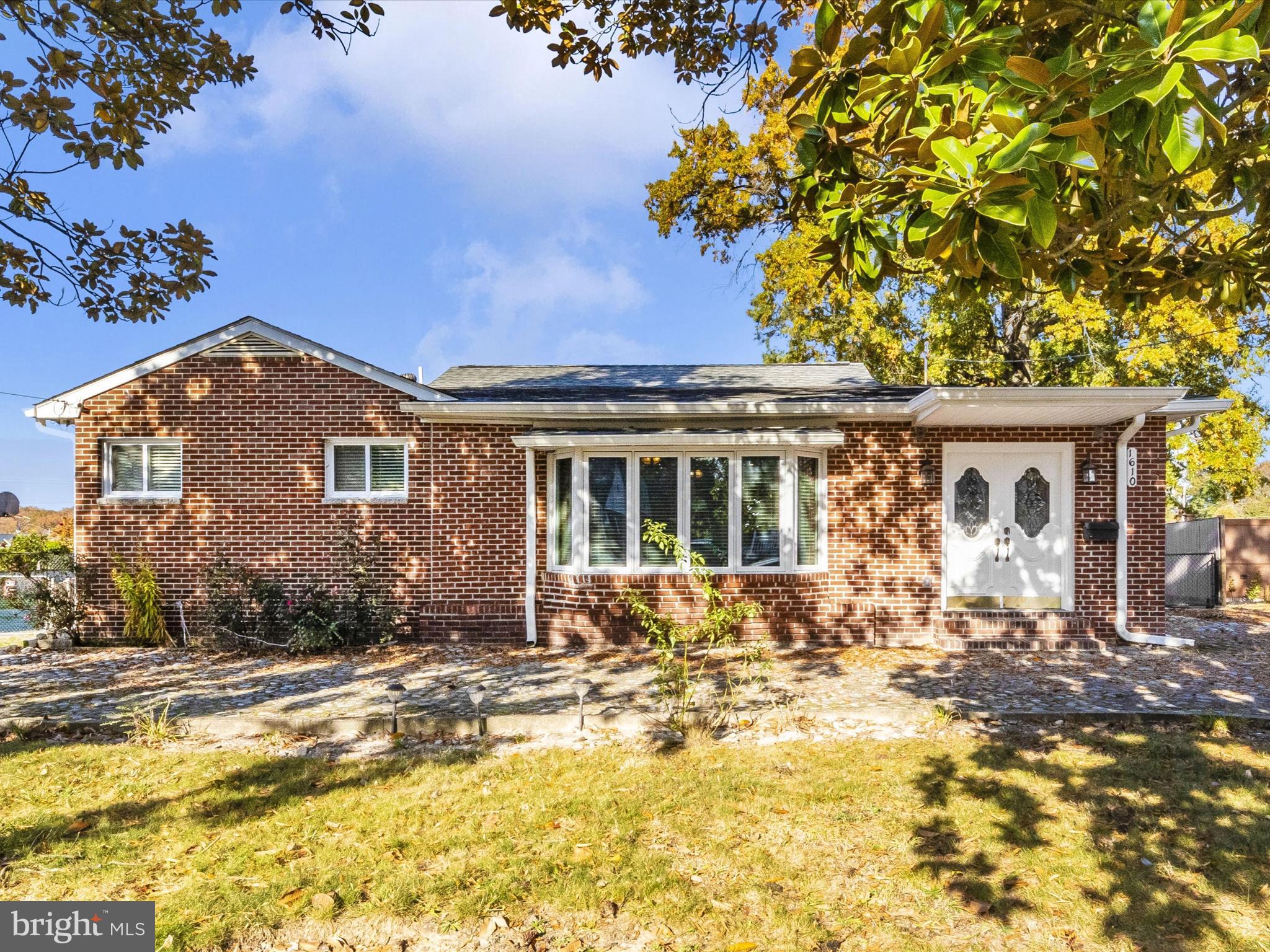 1610 Howard Ave