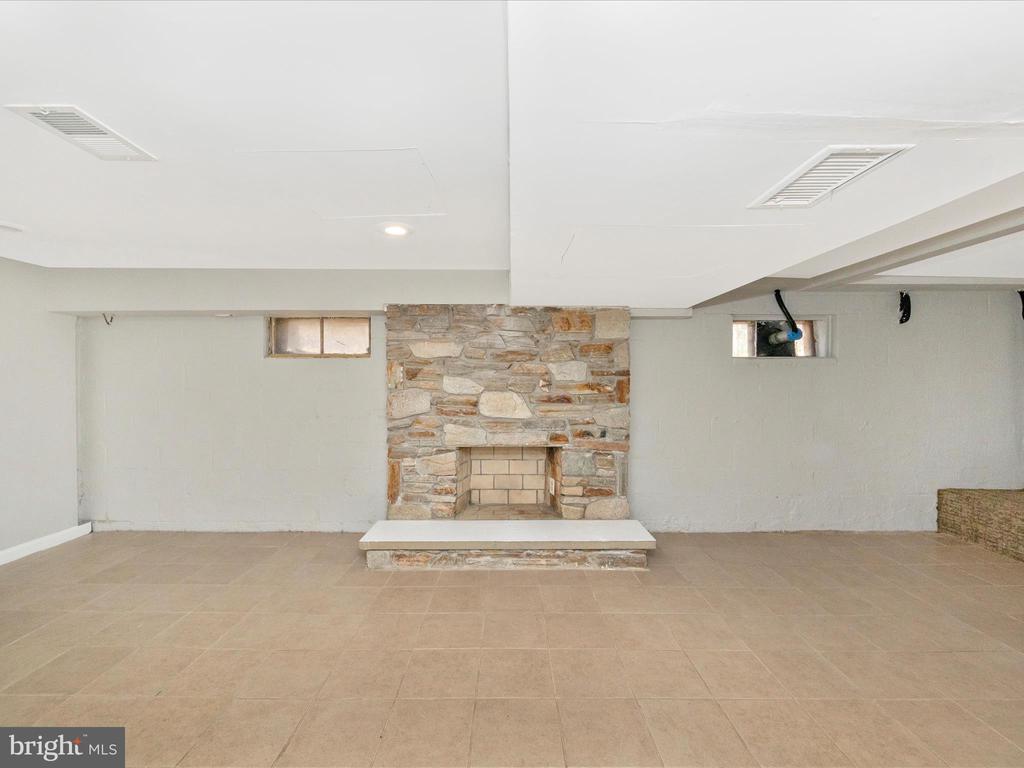 1610 Howard Ave