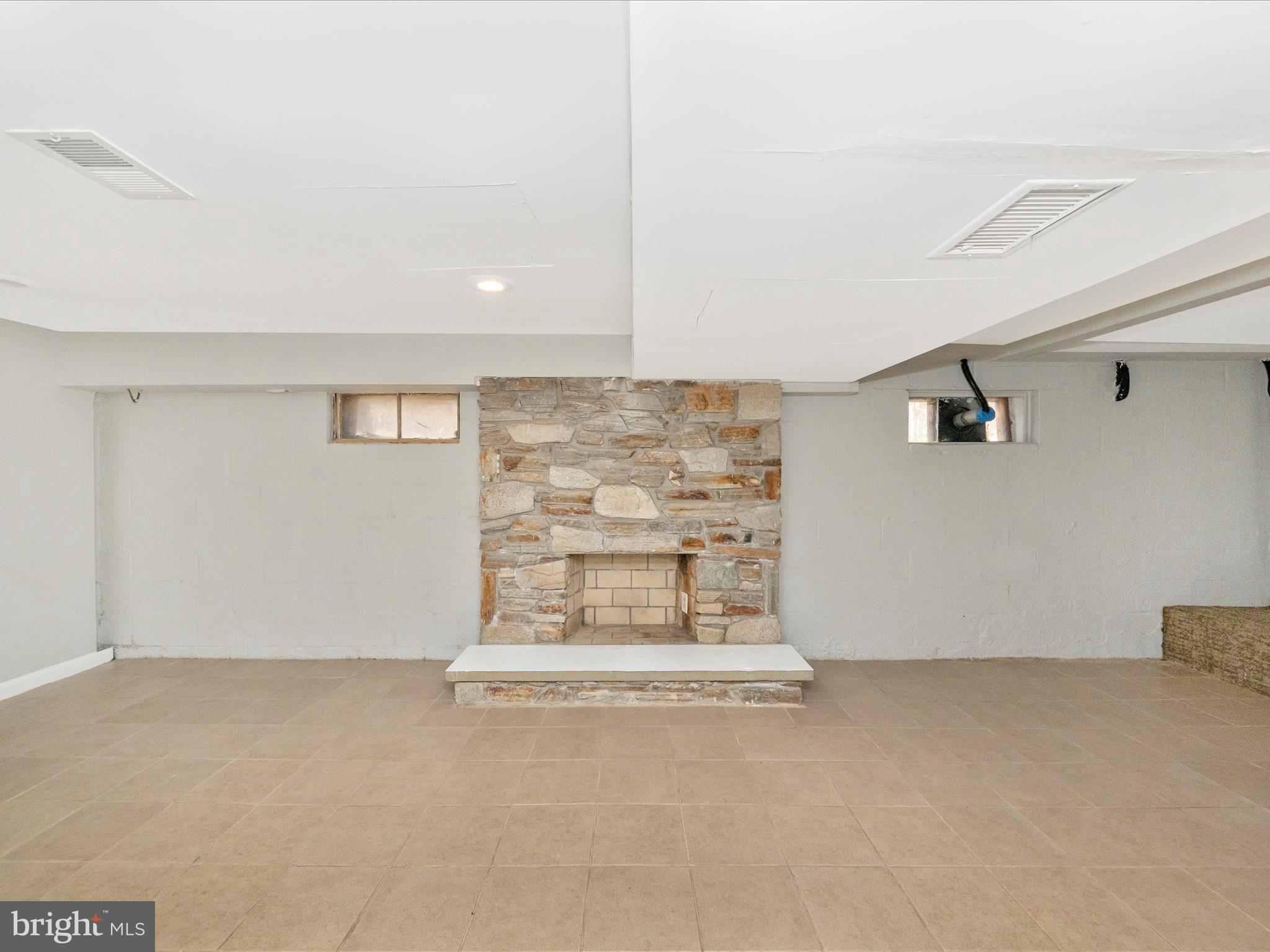 1610 Howard Ave
