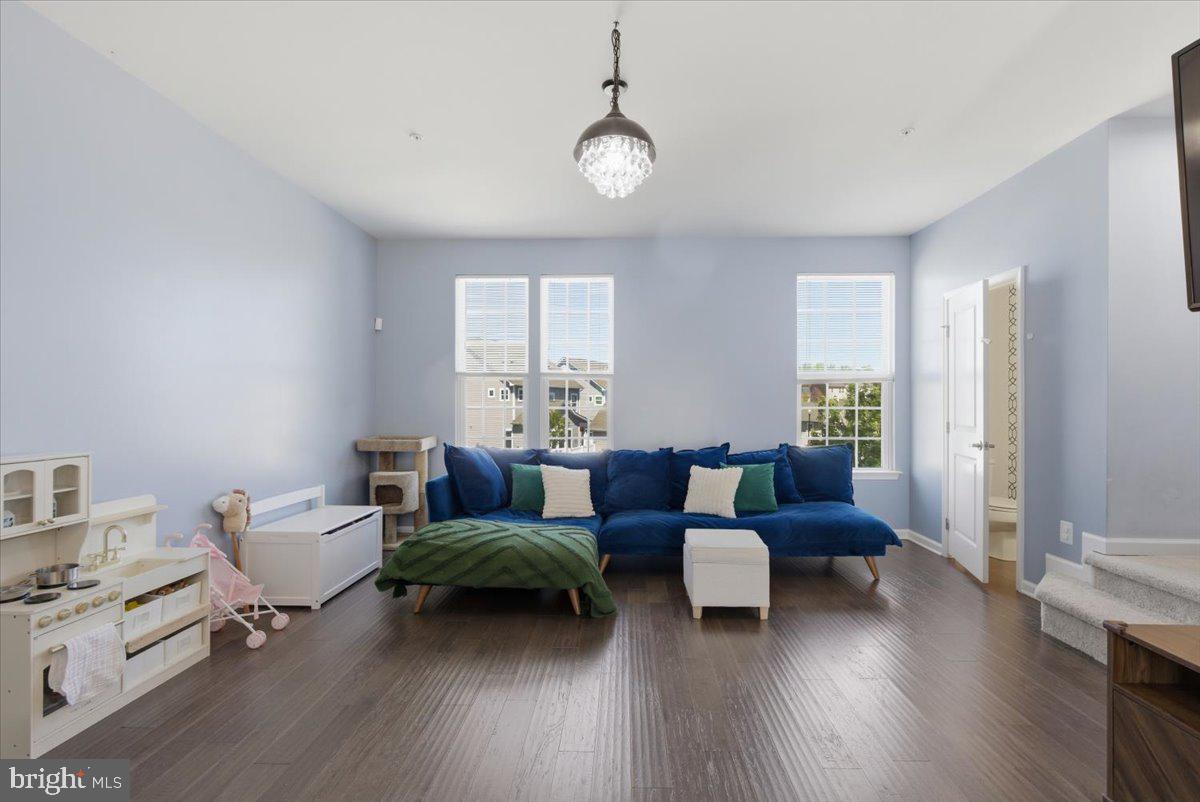 5593 BARNSTORMERS LANE