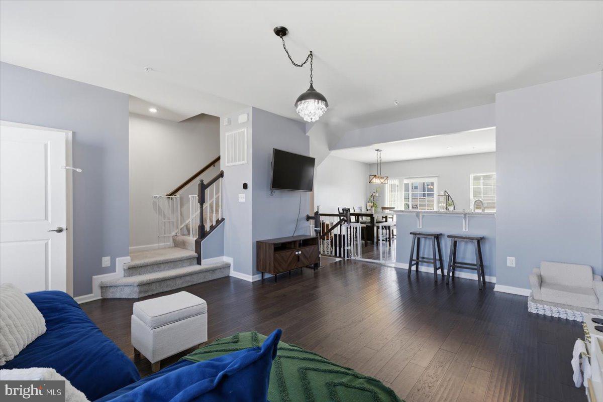5593 BARNSTORMERS LANE