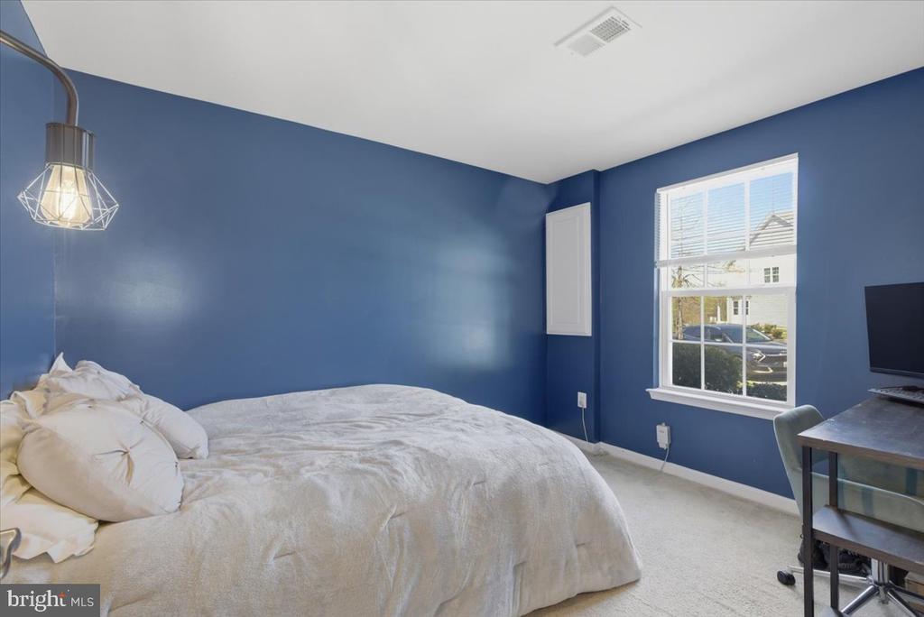 5593 BARNSTORMERS LANE