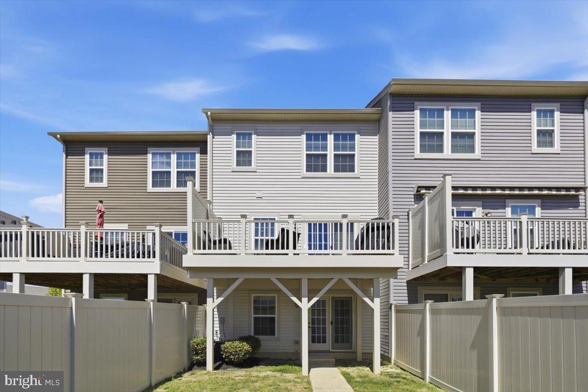 5593 BARNSTORMERS LANE