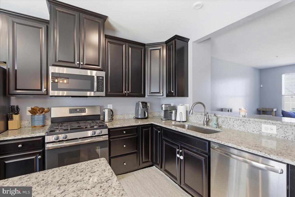 5593 BARNSTORMERS LANE