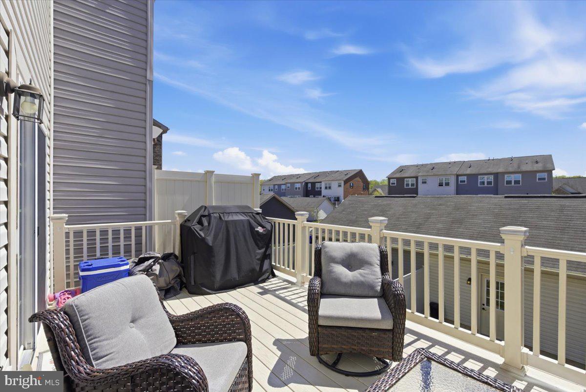 5593 BARNSTORMERS LANE