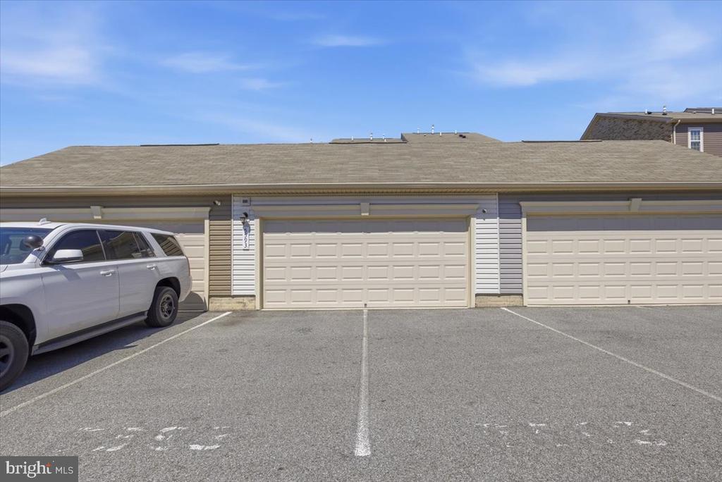 5593 BARNSTORMERS LANE