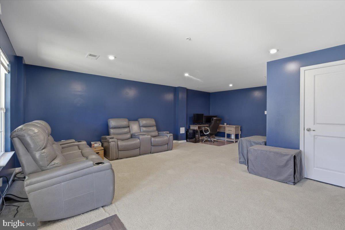 5593 BARNSTORMERS LANE