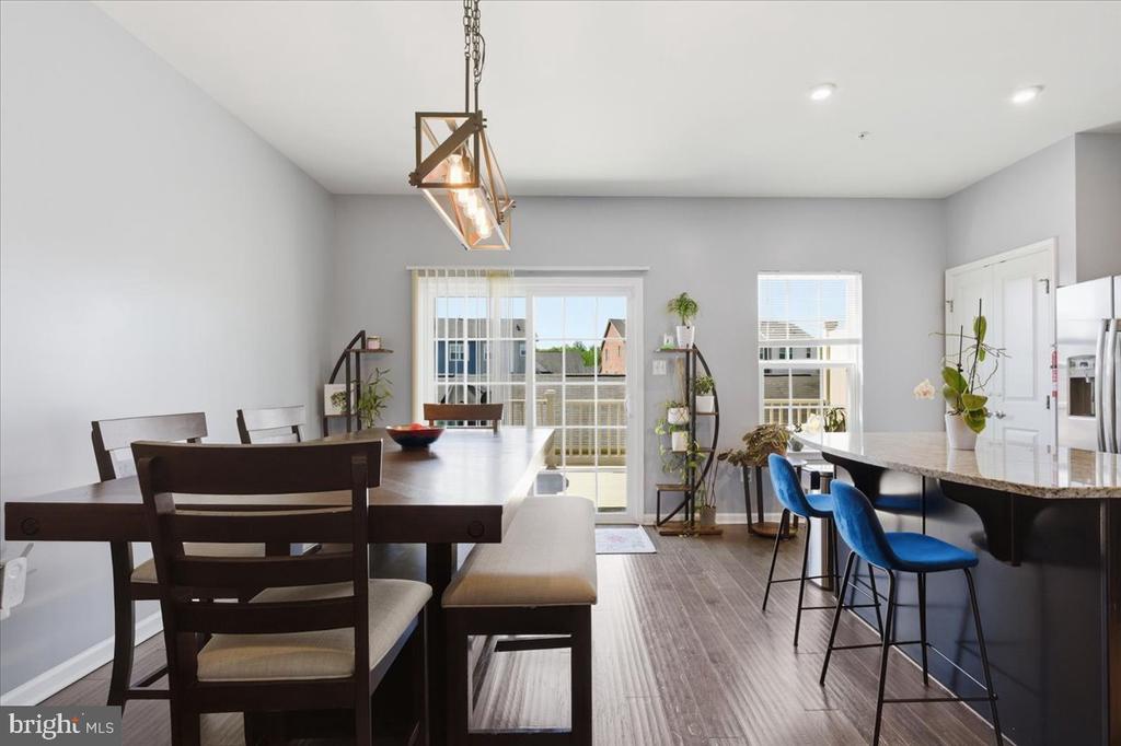 5593 BARNSTORMERS LANE