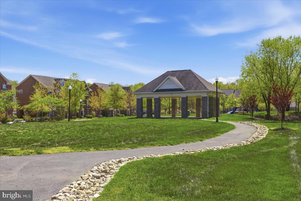 5593 BARNSTORMERS LANE