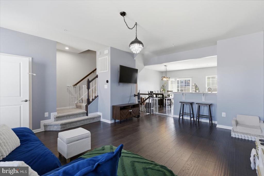 5593 BARNSTORMERS LANE