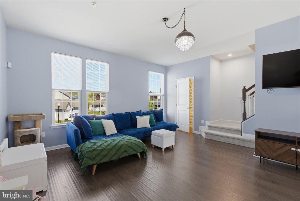 5593 BARNSTORMERS LANE